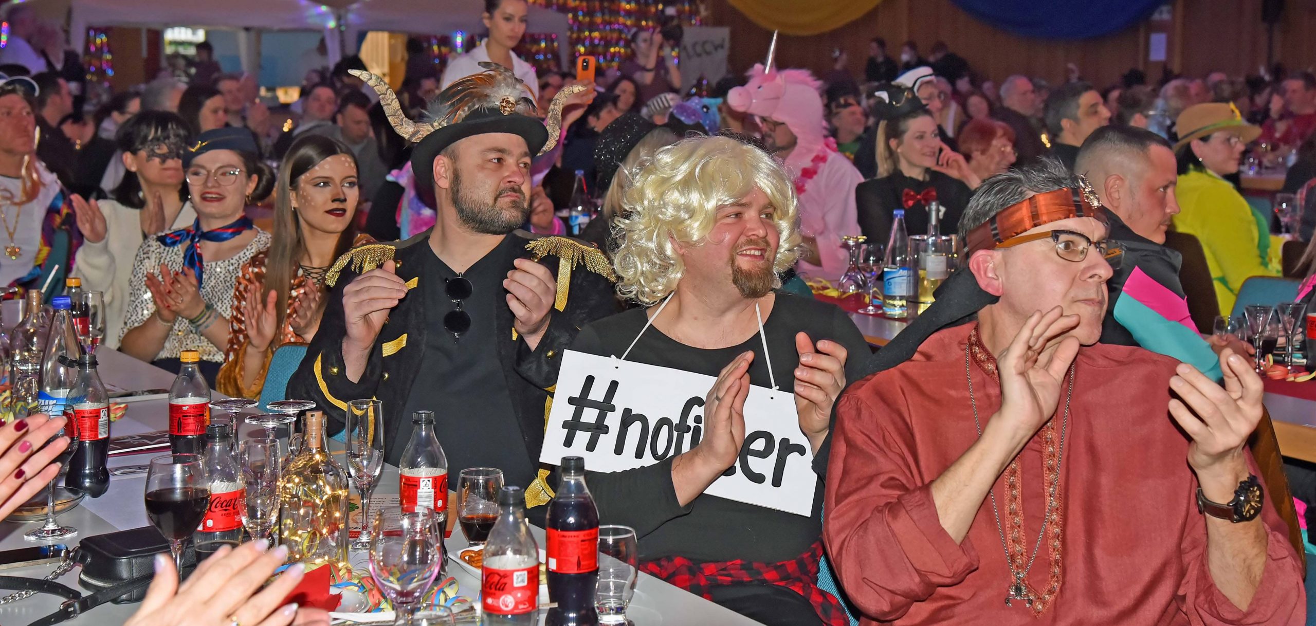 Gute Stimmung herrschte unter den 250 fantasievoll kostümierte Gästen in der Walldorfer Stadthalle am Samstagabend